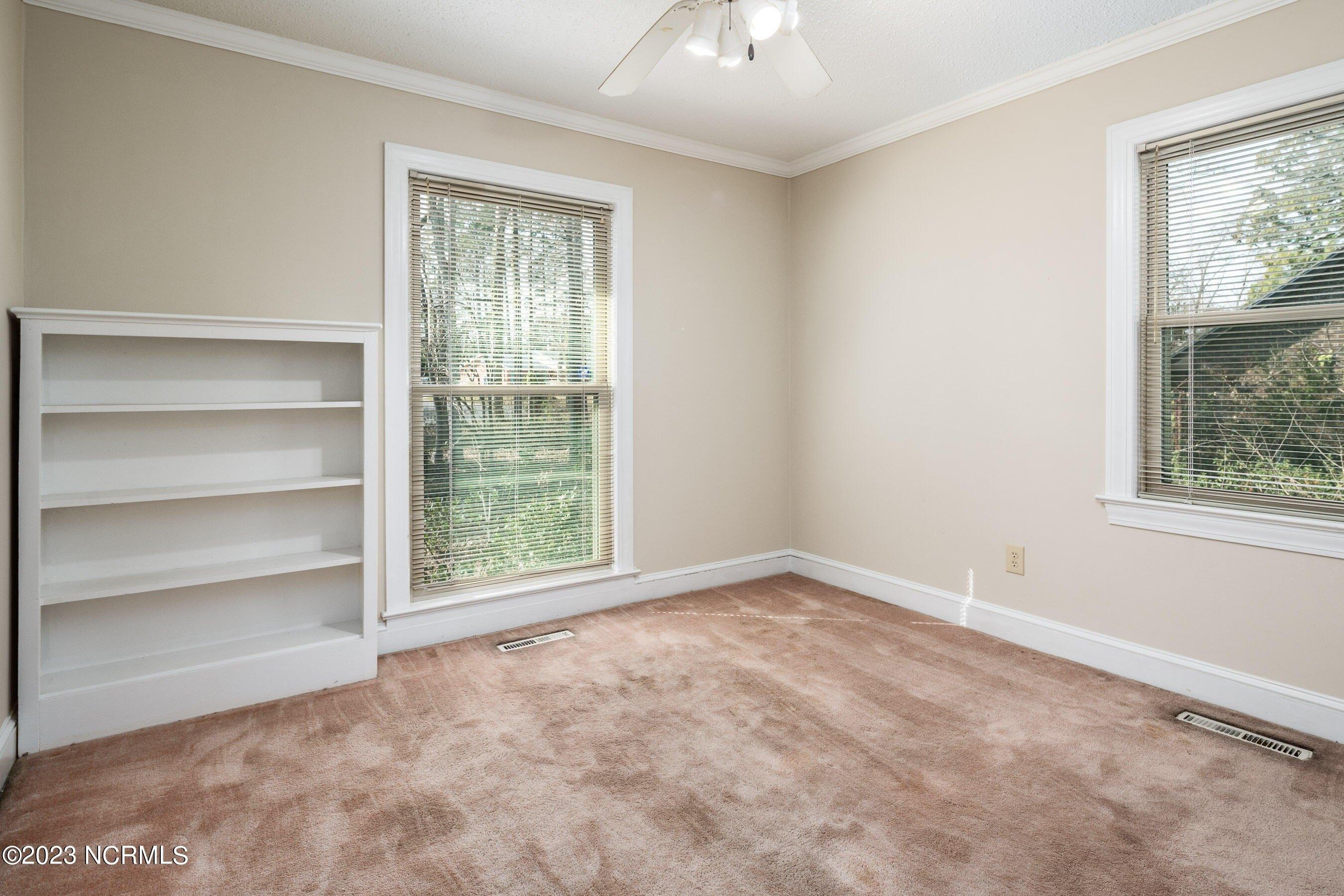 E Wright Rd, Greenville, NC 27858