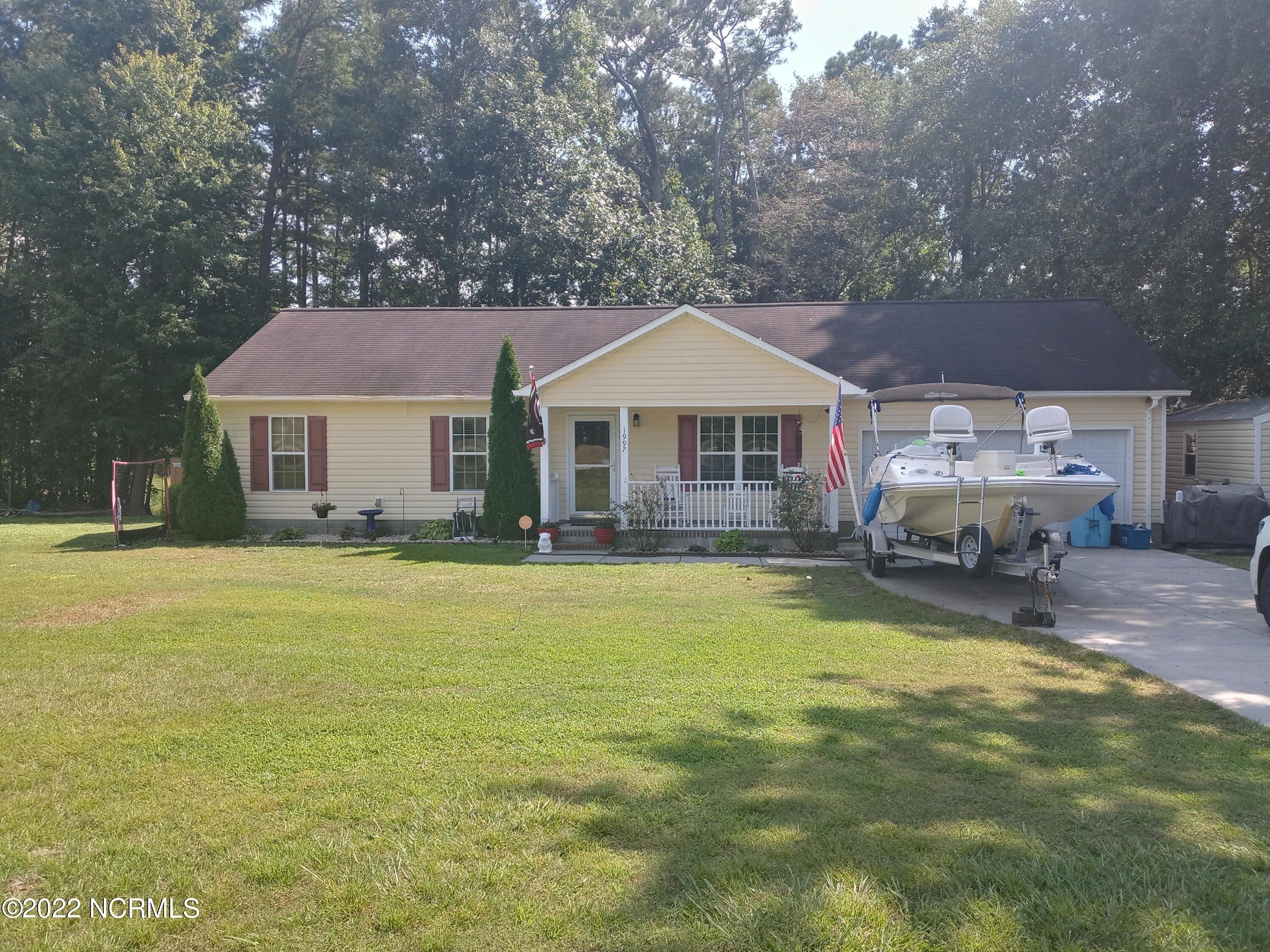 Catherine Lake Rd, Richlands, NC 28574