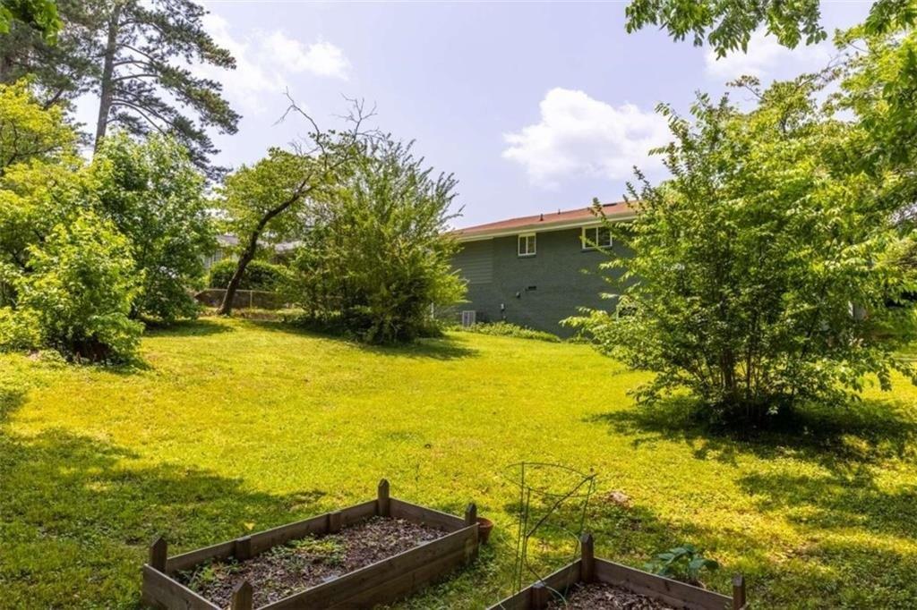 Crestview Dr Se, Smyrna, GA 30082