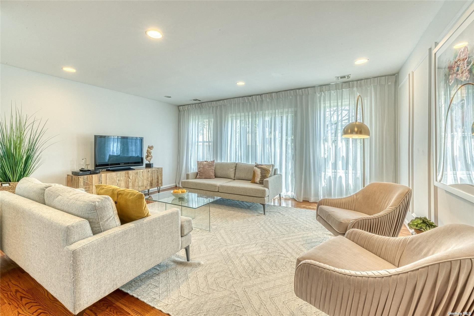 Bluebird Dr, Syosset, NY 11791