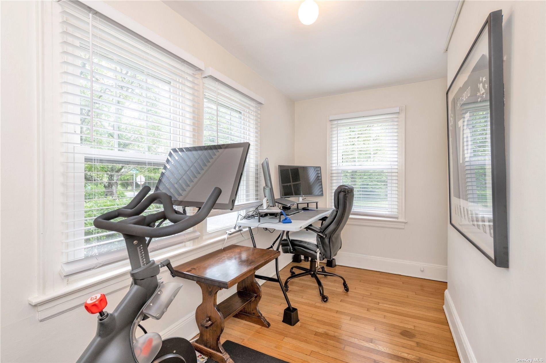 Irma Ave, Port Washington, NY 11050