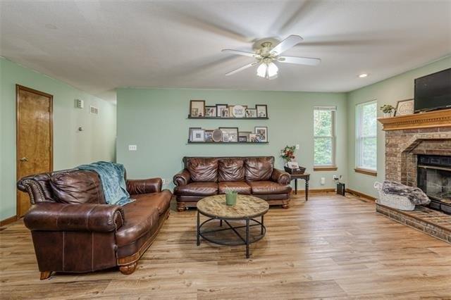 E 8th St, Adrian, MO 64720