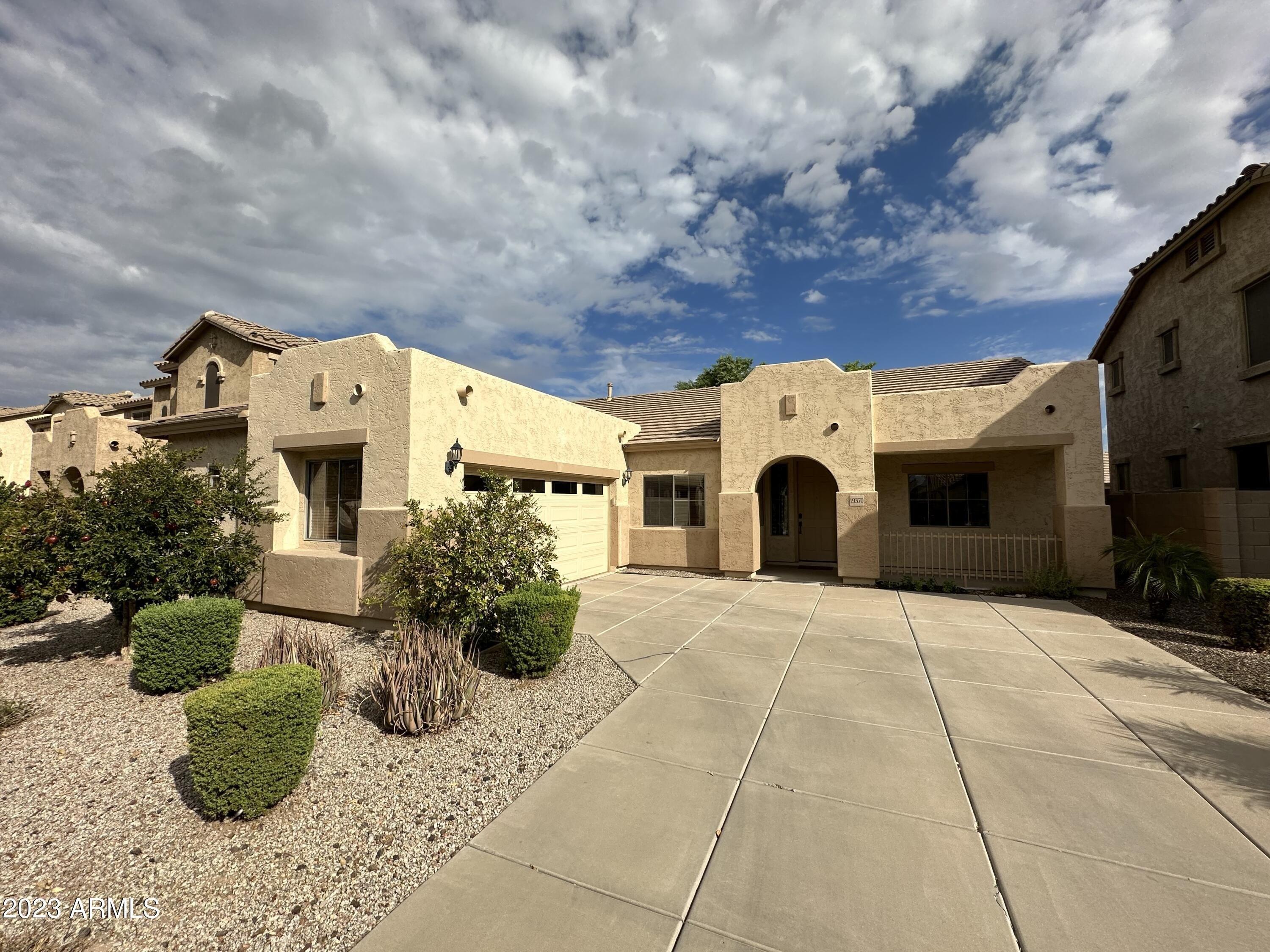 E Arrowhead Trl, Queen Creek, AZ 85142