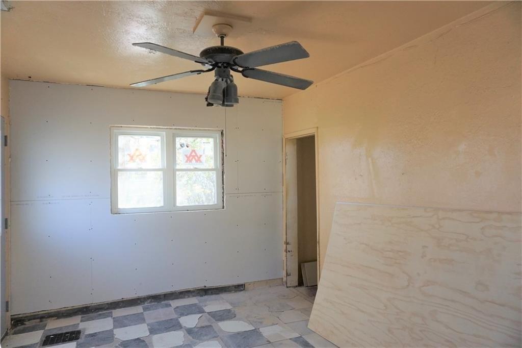 S 2nd St, Winterset, IA 50273