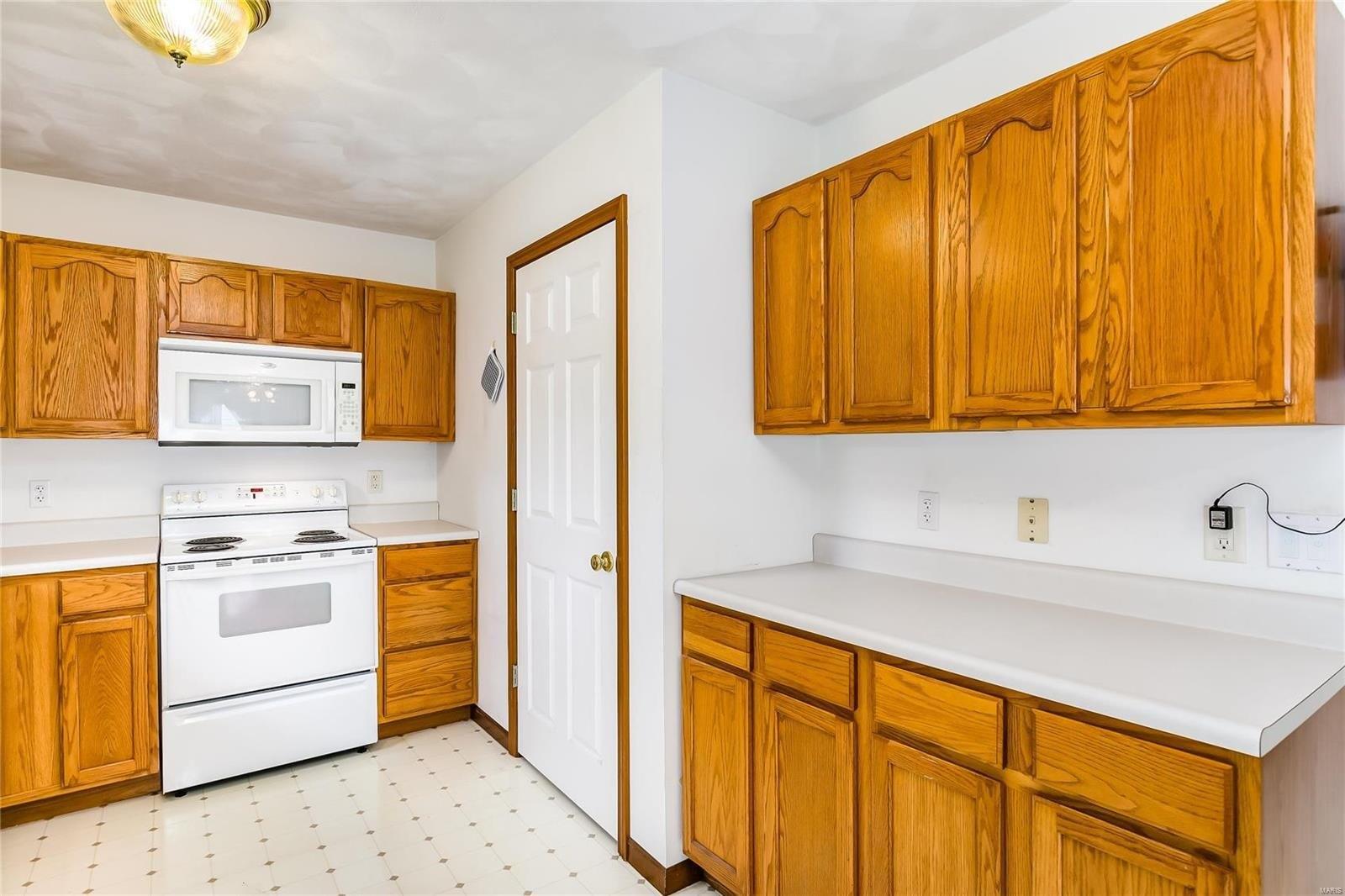 Saint John Dr, Belleville, IL 62221