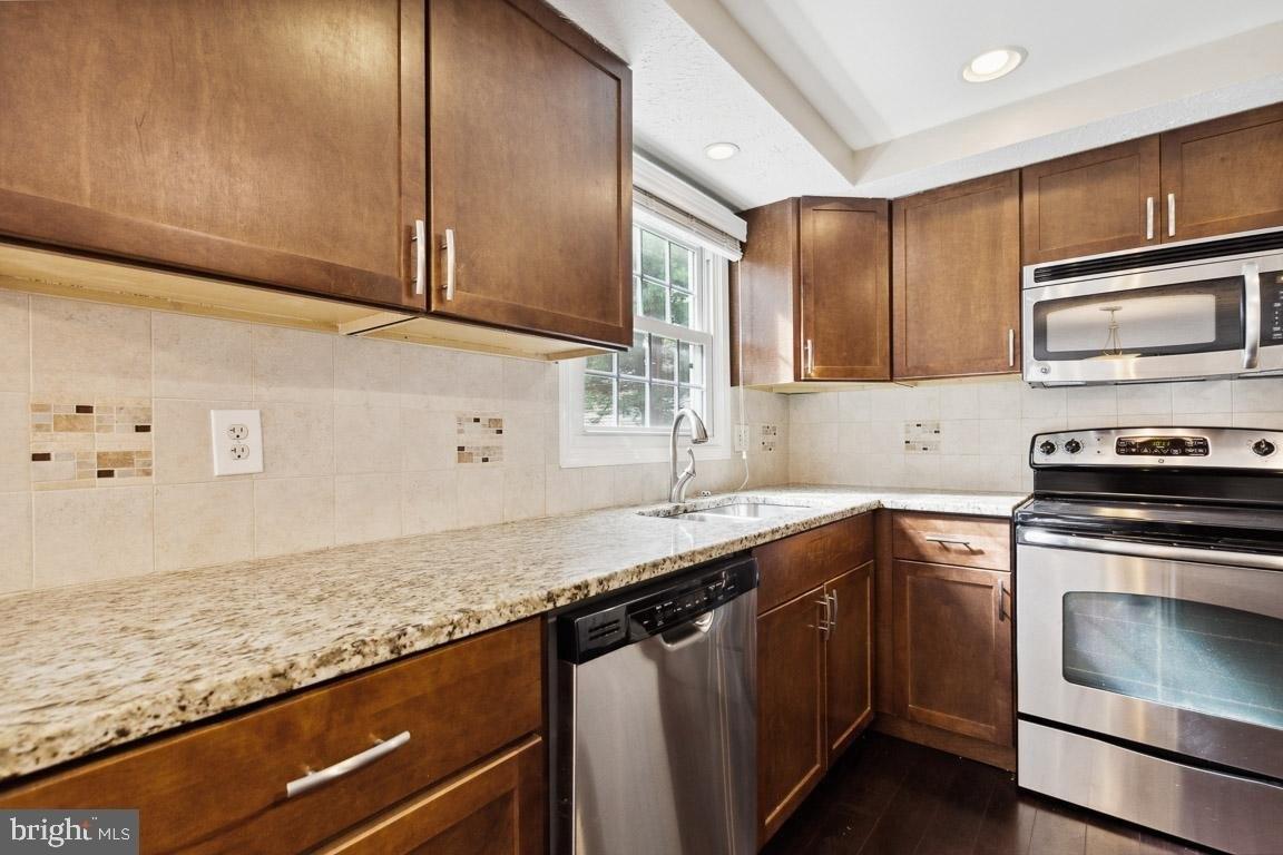 New Parkland Dr, Herndon, VA 20171