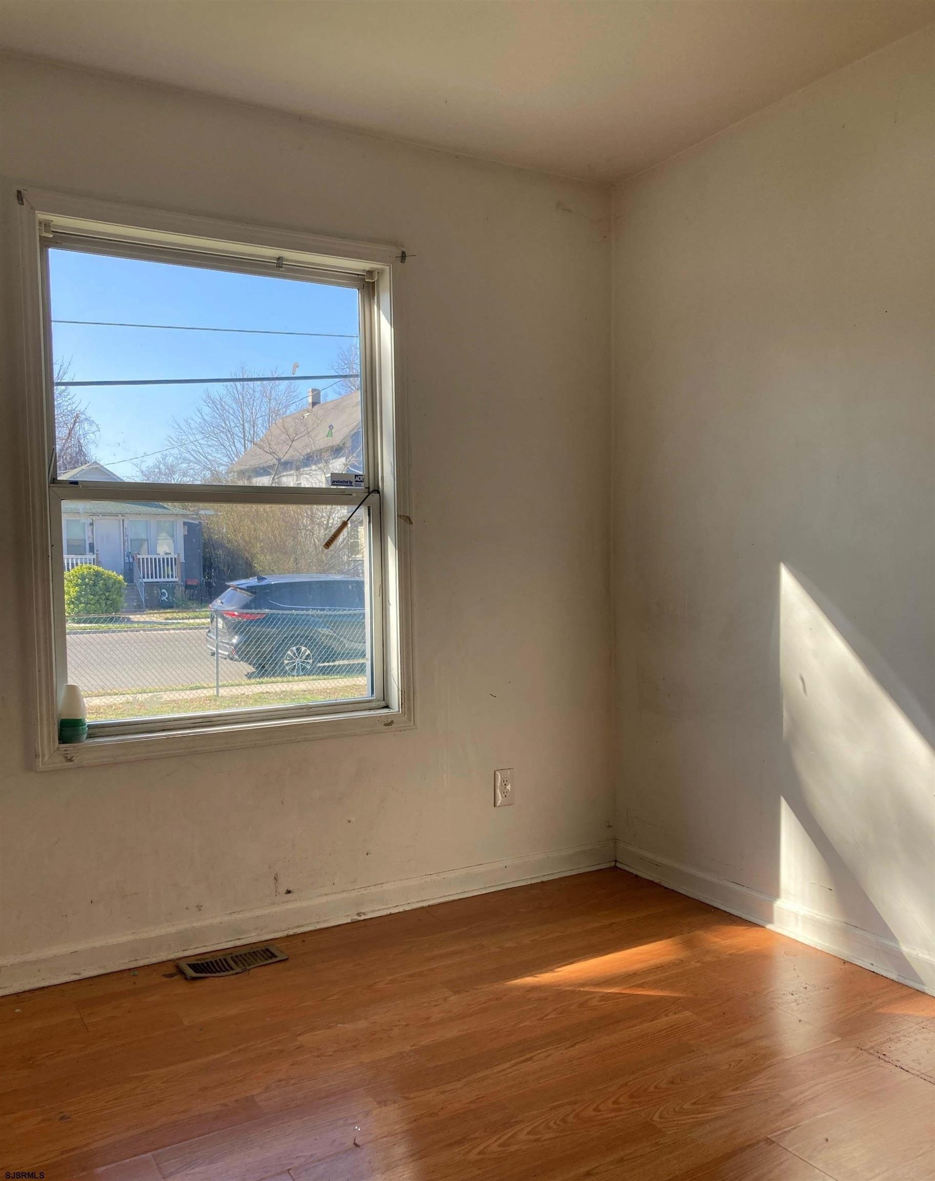 Chestnut Ave, Pleasantville, NJ 08232