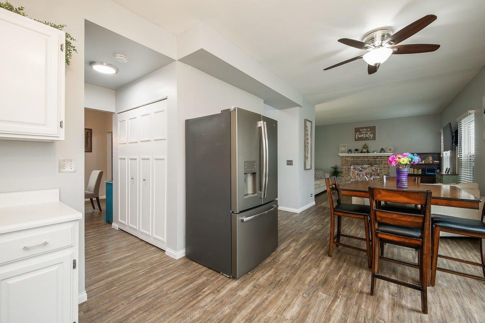 Juniper Dr, North Aurora, IL 60542