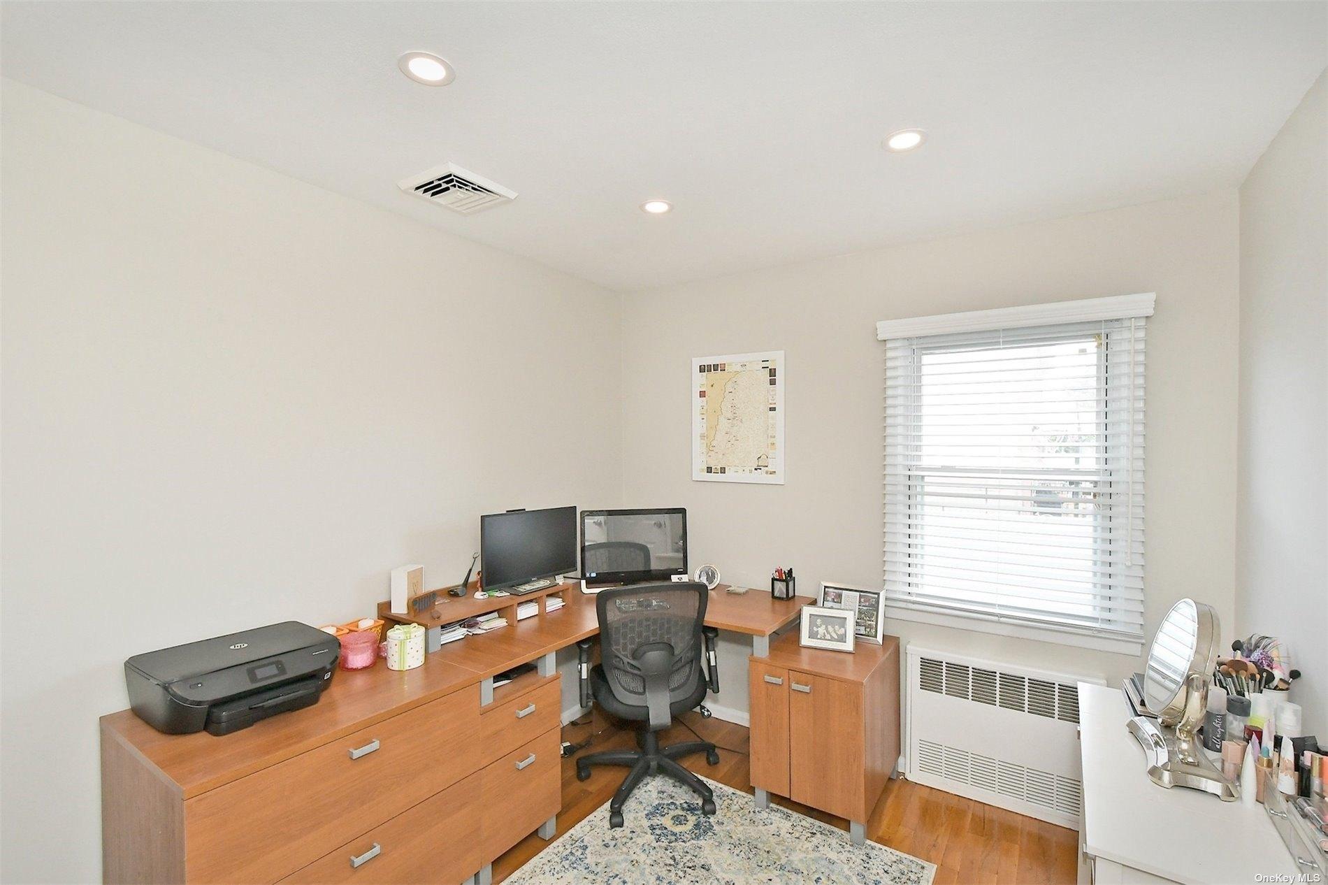 Pollok Pl, Hicksville, NY 11801