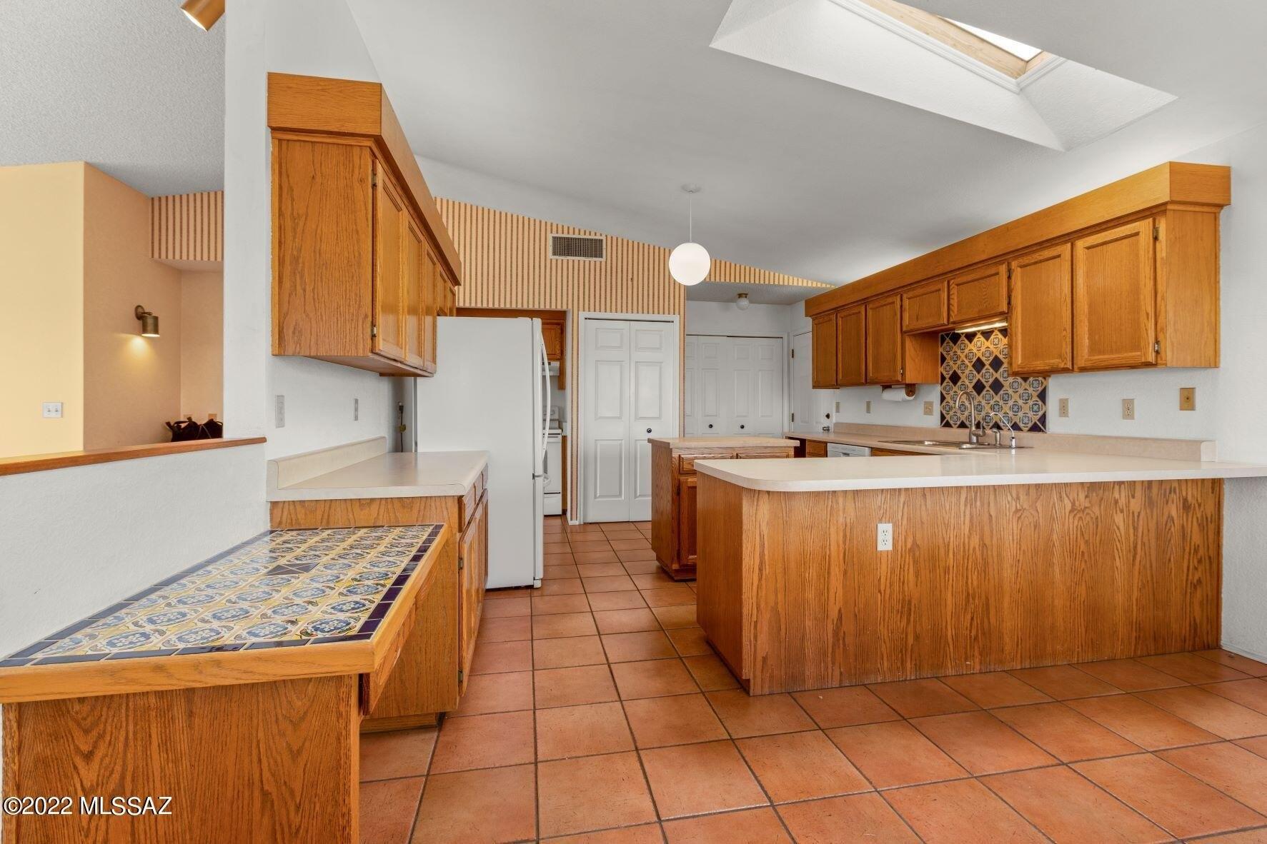 S Melpomene Way, Tucson, AZ 85730