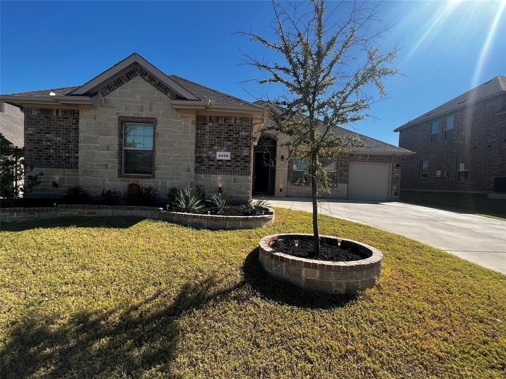 Sugargrove Ln, Arlington, TX 76001