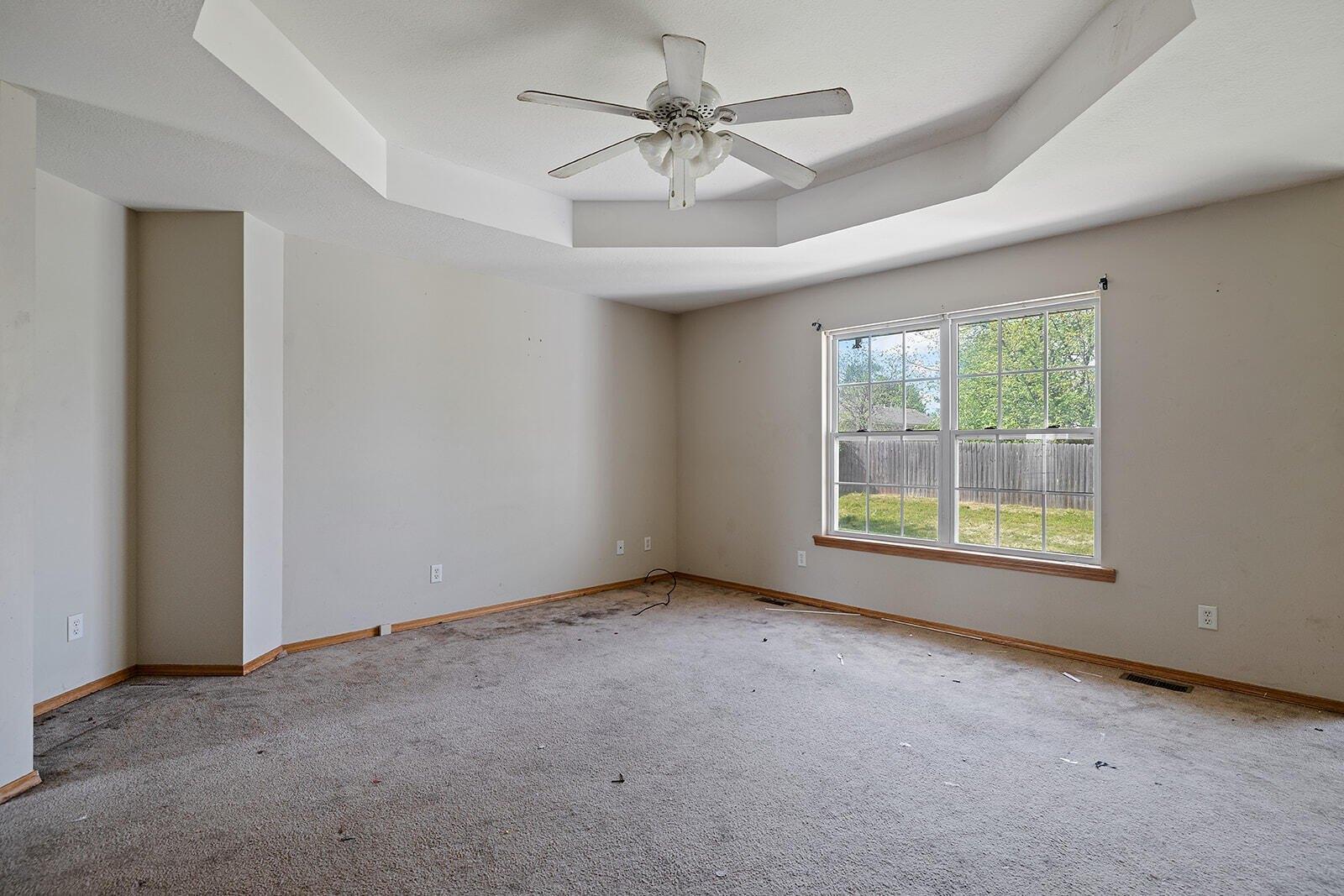 Canon Ave, Clever, MO 65631