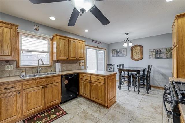 W 52nd Ter, Shawnee, KS 66218