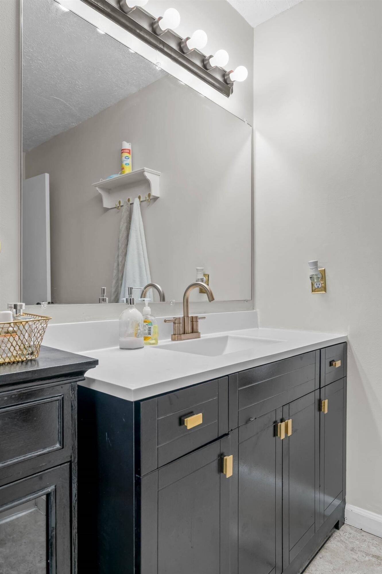 E Elm St, Springfield, MO 65802