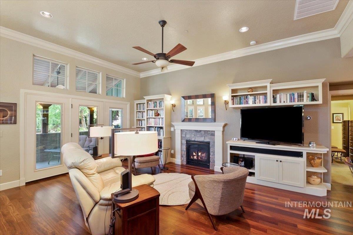 W Sultana Dr, Garden City, ID 83714
