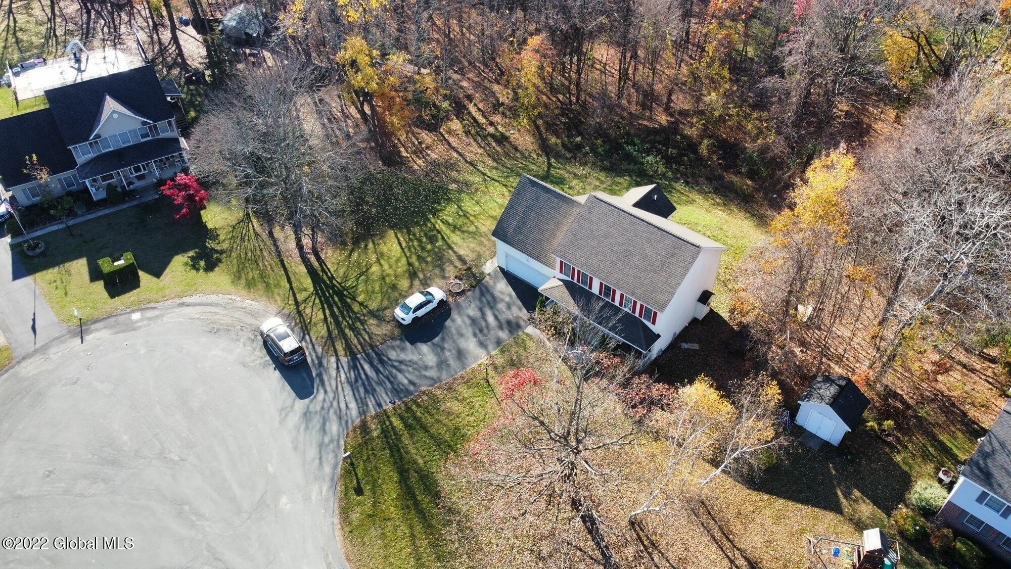 Chelsea Ct, Troy, NY 12182