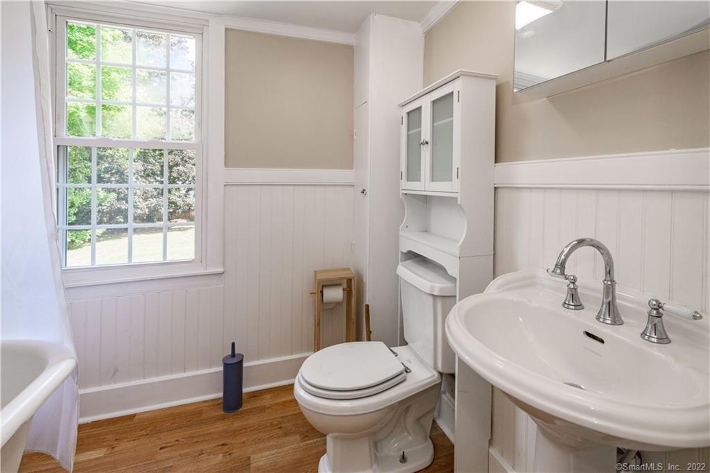 Bradley Ave, Meriden, CT 06451