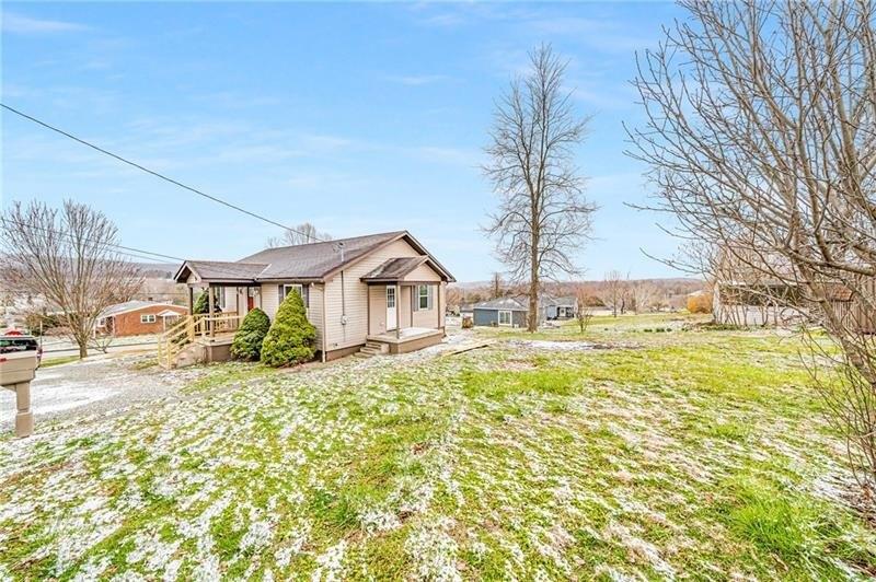 Hawthorne St, Connellsville, PA 15425