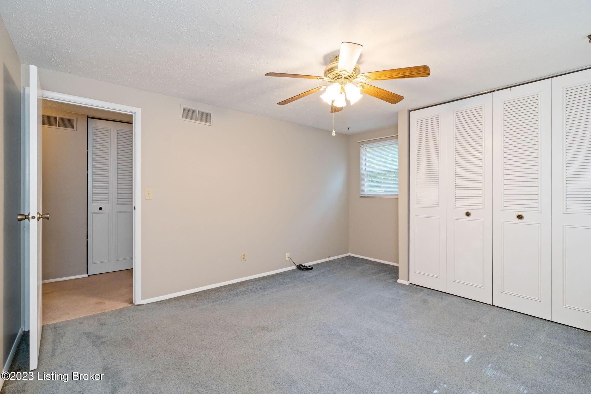 Leesburg Ct, Louisville, KY 40241