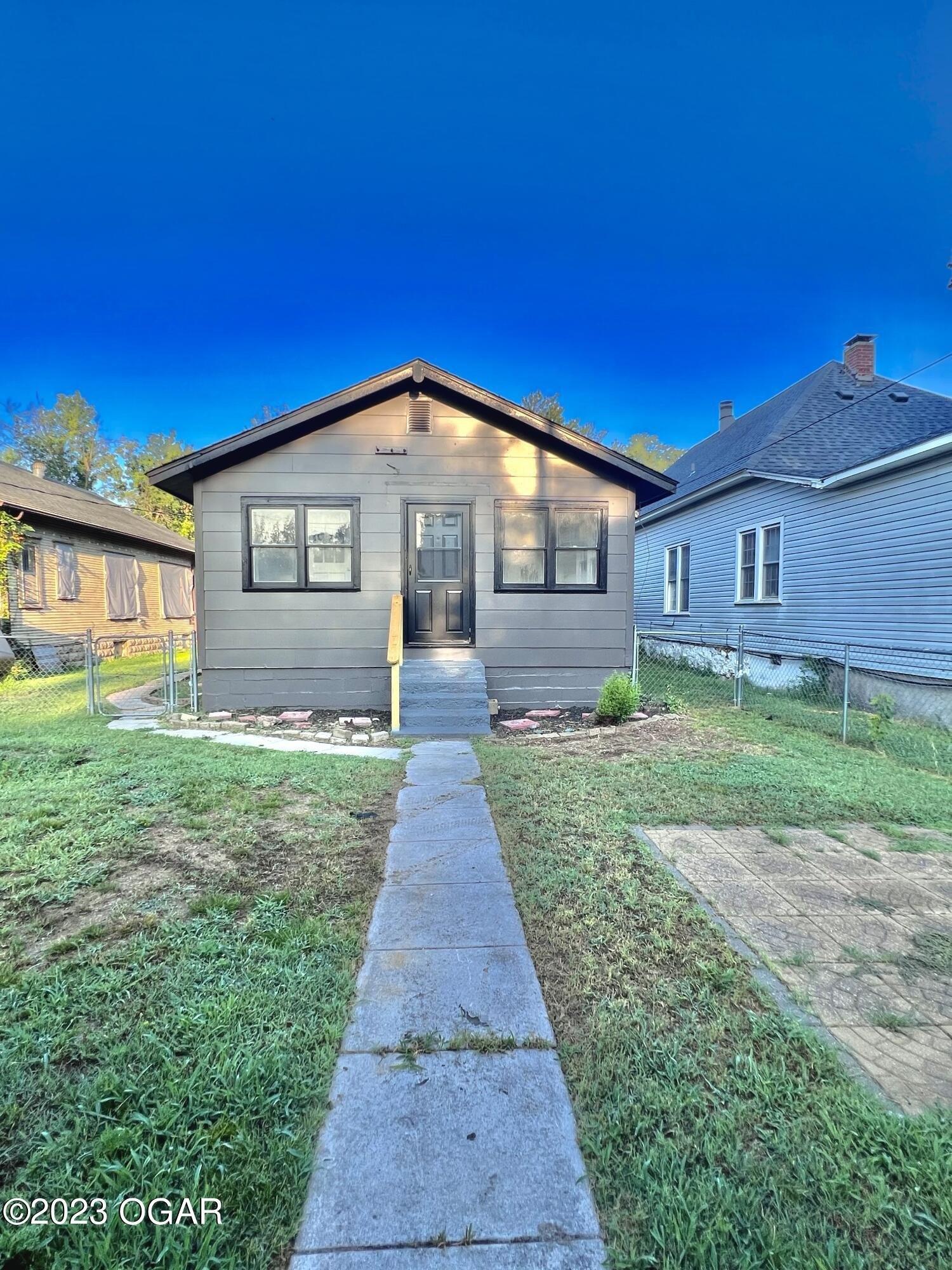 Chestnut Ave, Joplin, MO 64801