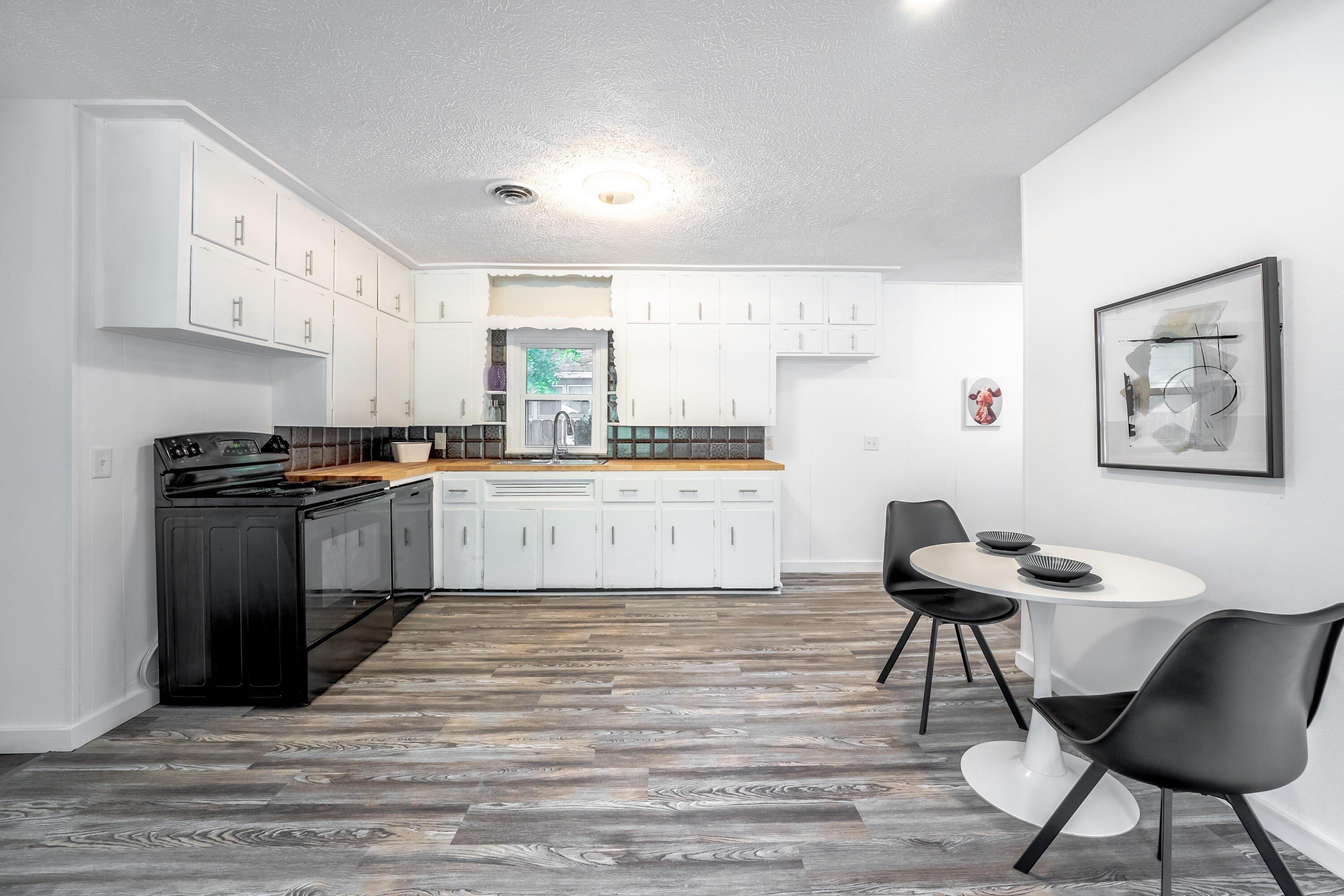 W Nichols St, Springfield, MO 65802