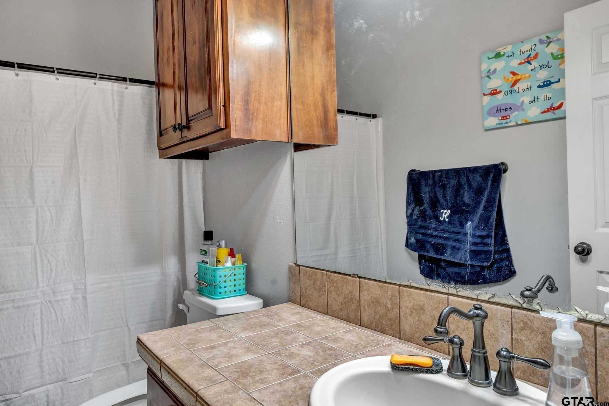 N Jarvis St, Troup, TX 75789