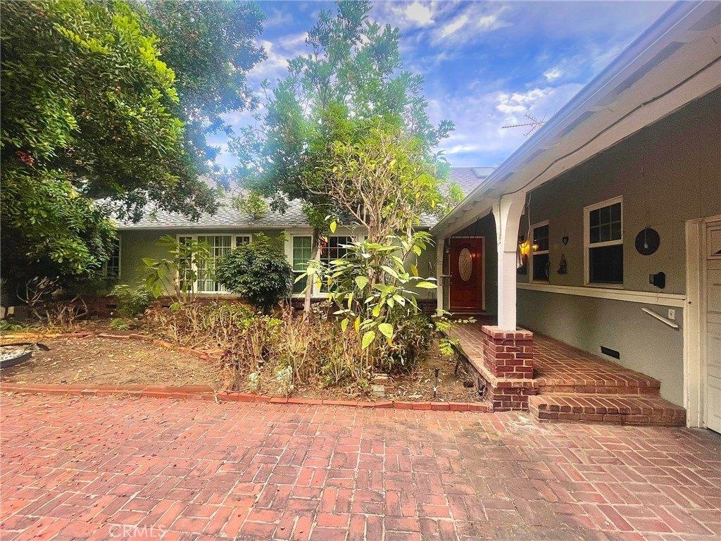 Gentry Ave, Valley Village, CA 91607