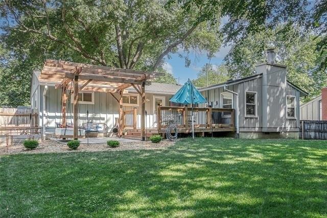 Colonial Dr, Prairie Village, KS 66208