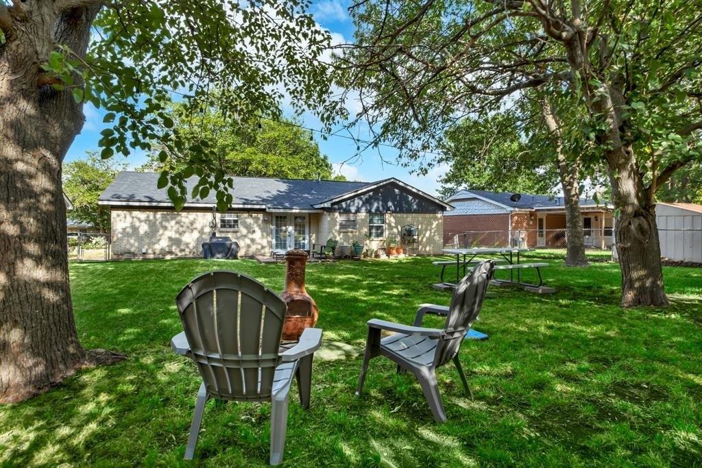 N Hughes St, Howe, TX 75459
