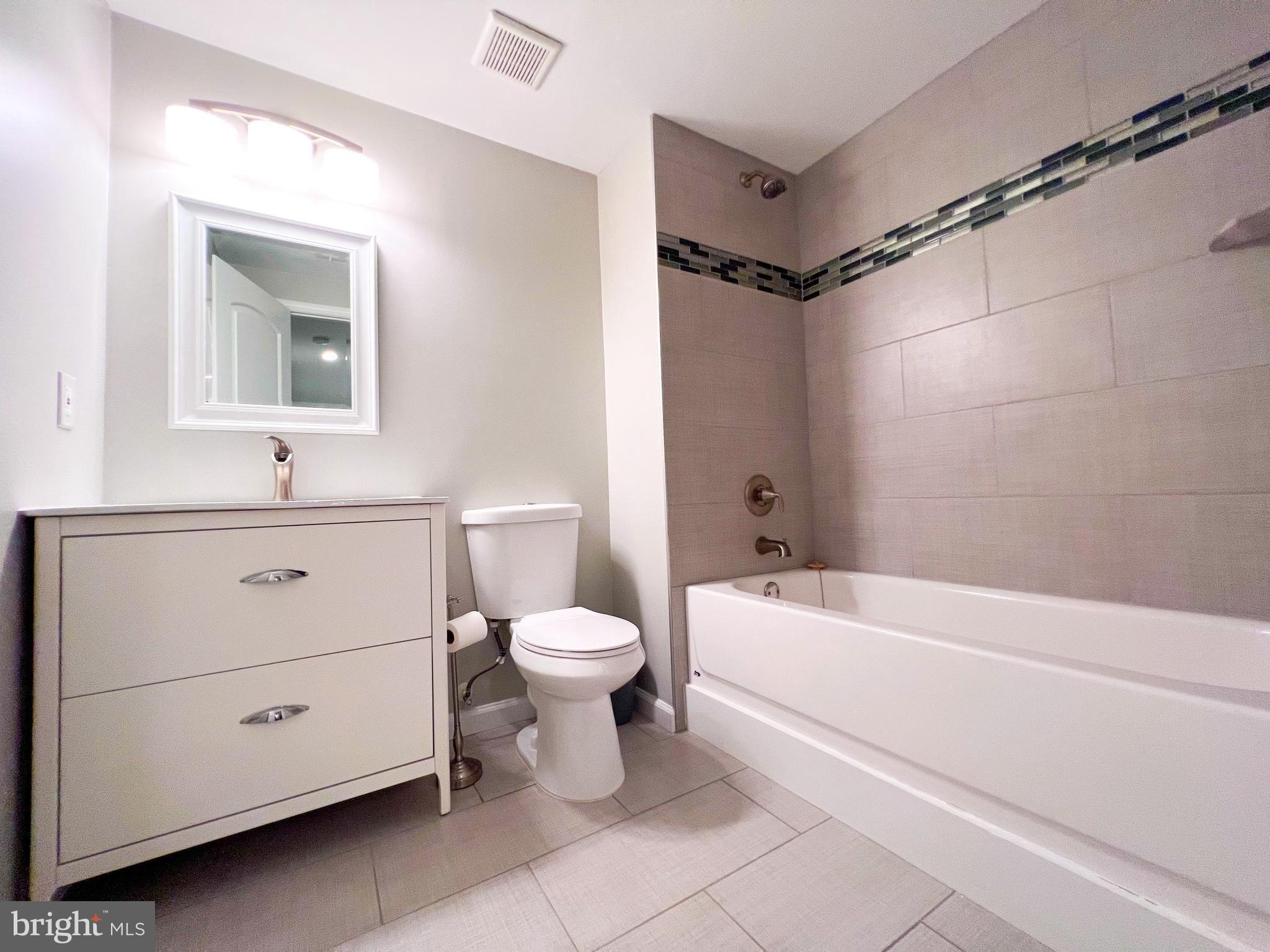 Lira Dr, Fort Washington, MD 20744
