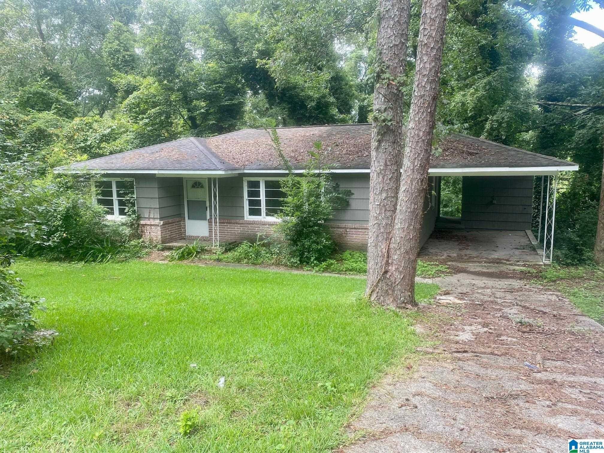 Wood Dr Ne, Center Point, AL 35215