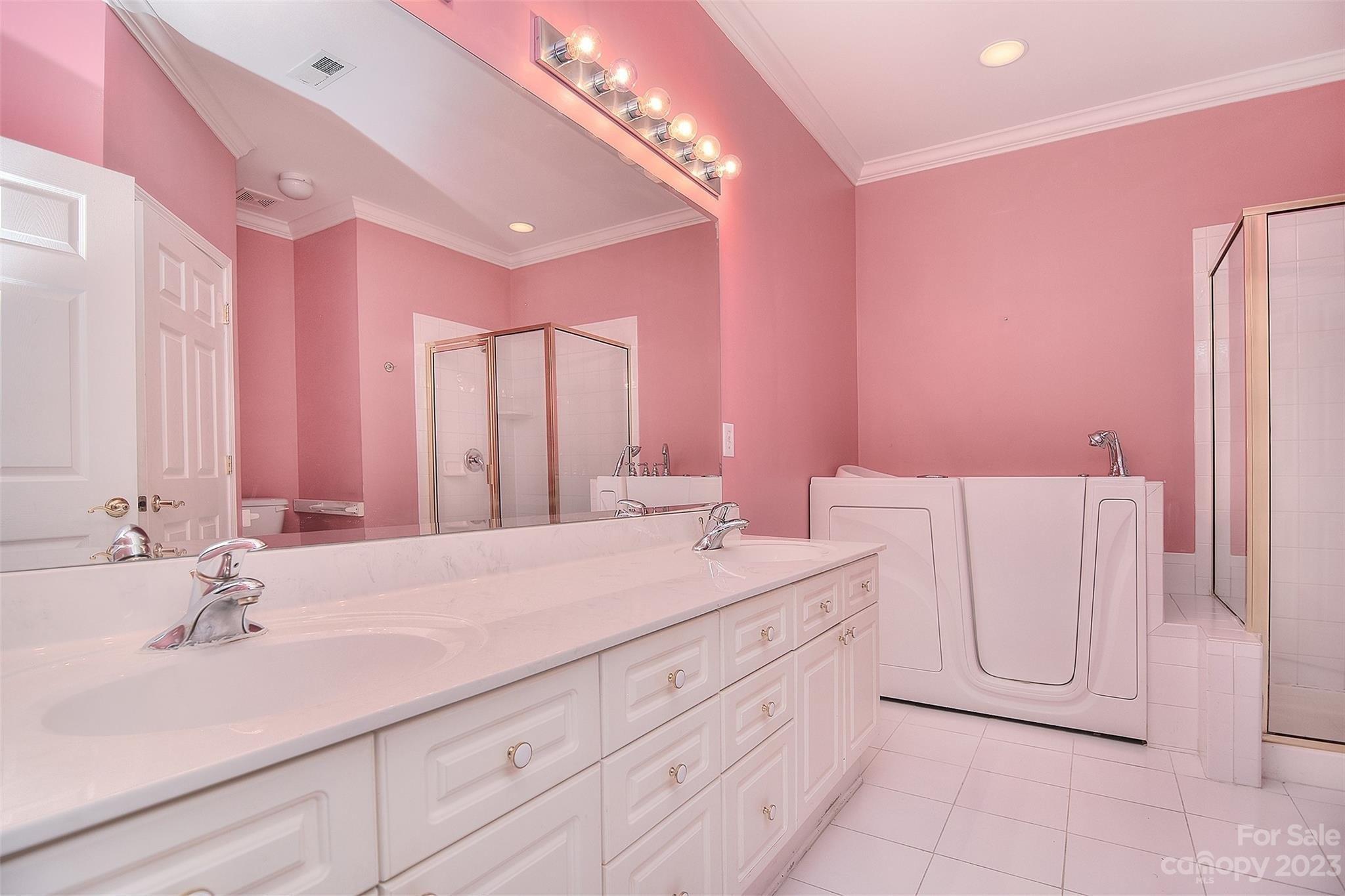 Oak View Ct, Matthews, NC 28105