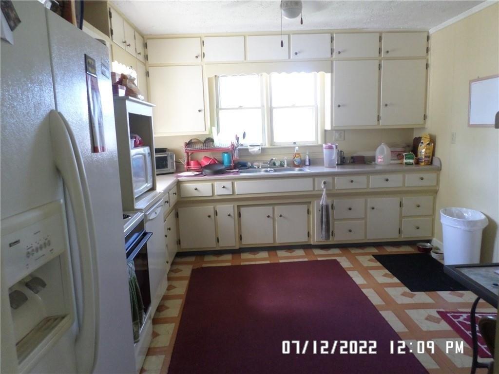 E Walnut St, Summitville, IN 46070