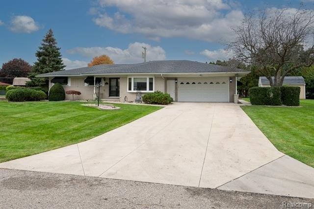Maas Dr, Sterling Heights, MI 48312