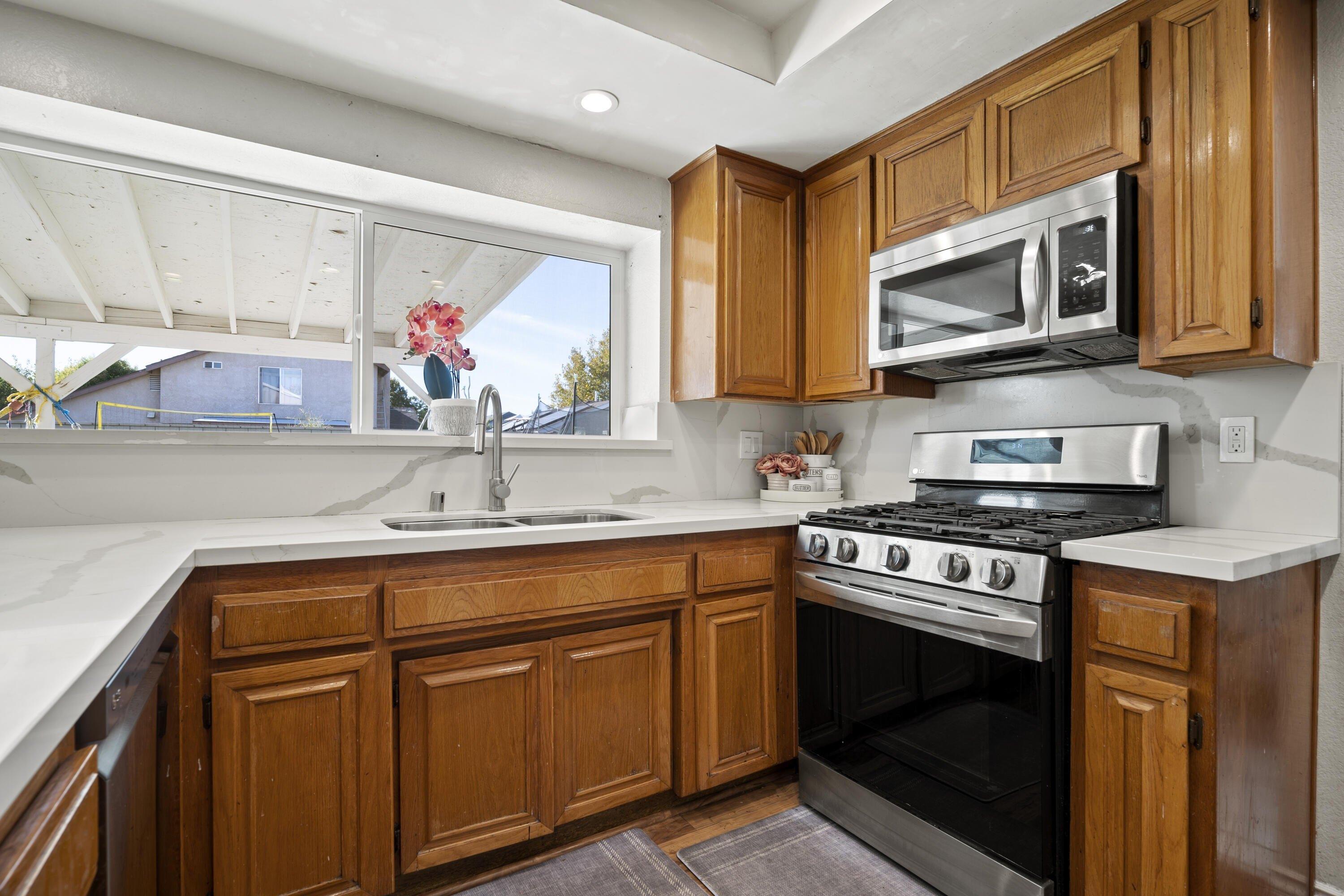 Daybreak St, Palmdale, CA 93550