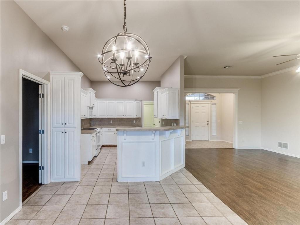 Button Ave, Moore, OK 73160