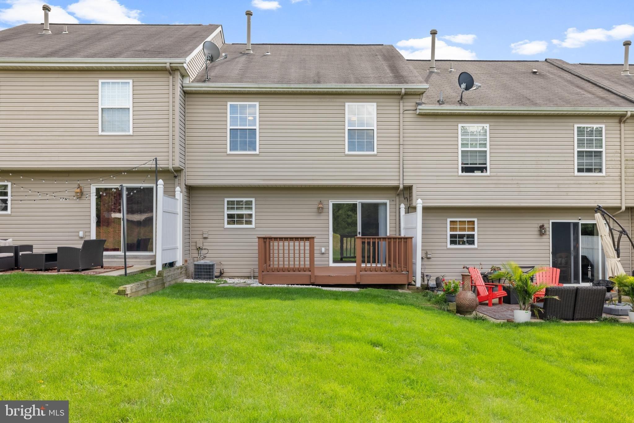 Ashburn Ct, Jeannette, PA 15644