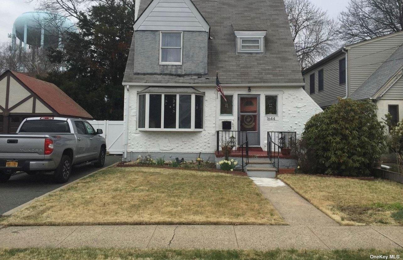 Kenneth Ave, North Baldwin, NY 11510
