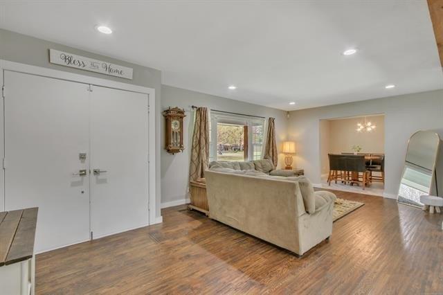 E 33rd St, Tulsa, OK 74145