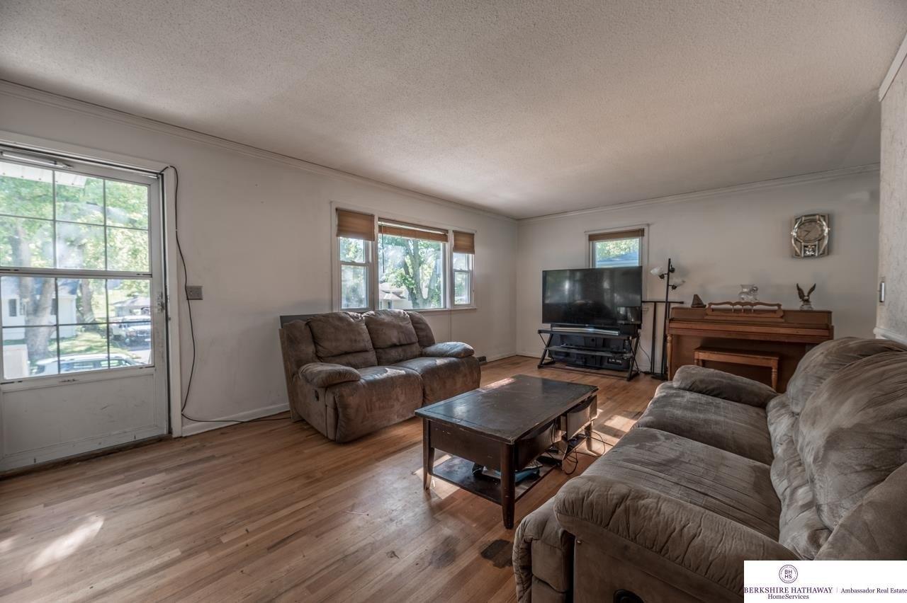 Pelton Ave, Bellevue, NE 68005