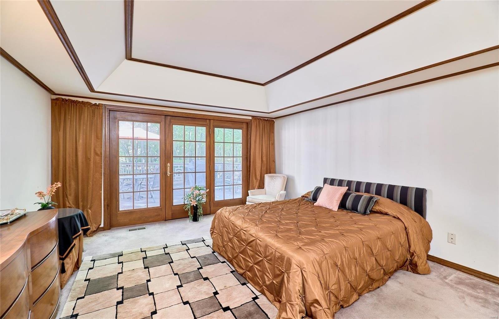 Angleterre Dr, Saint Louis, MO 63141