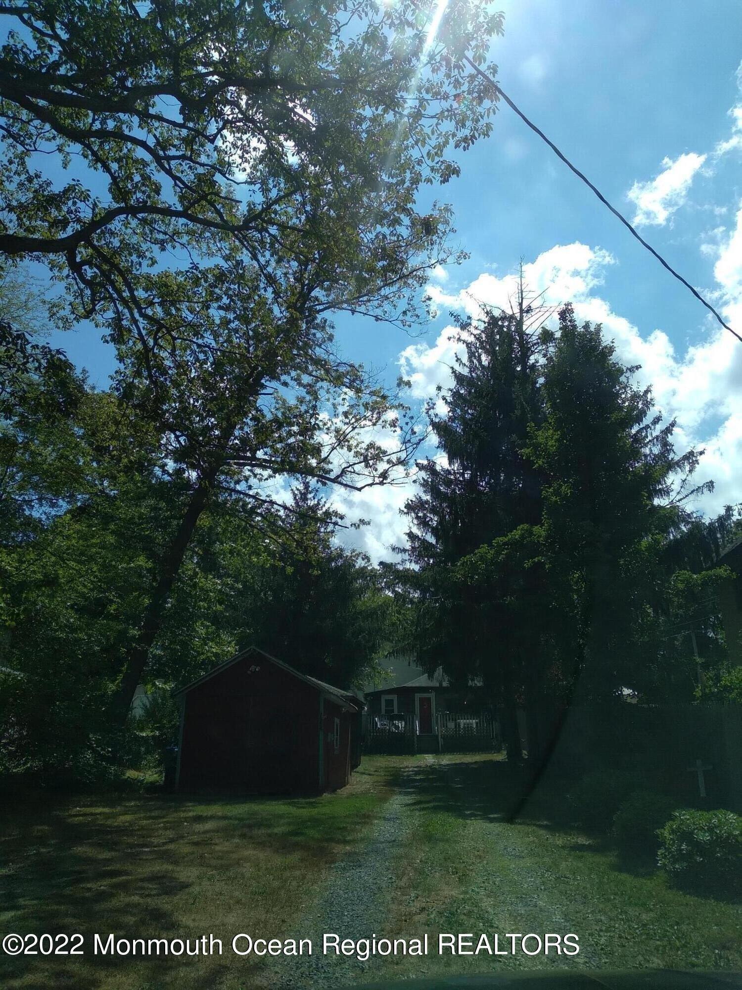 Hamilton Ave, Leonardo, NJ 07737