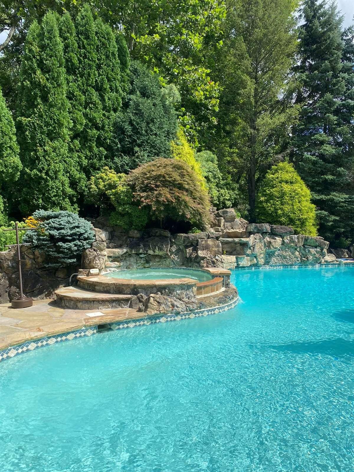 Elmwood Dr, Warren, NJ 07059