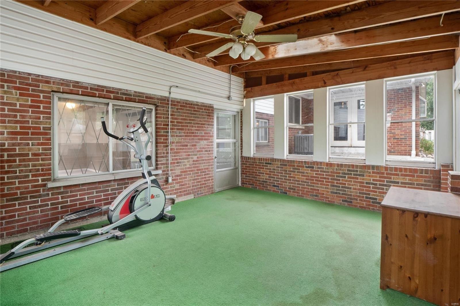Chaucer Dr, Belleville, IL 62226