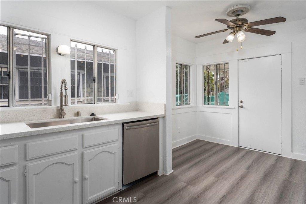 W 31st St, Los Angeles, CA 90018