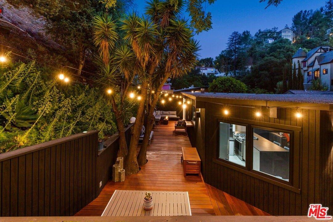 Ledgewood Dr, Los Angeles, CA 90068