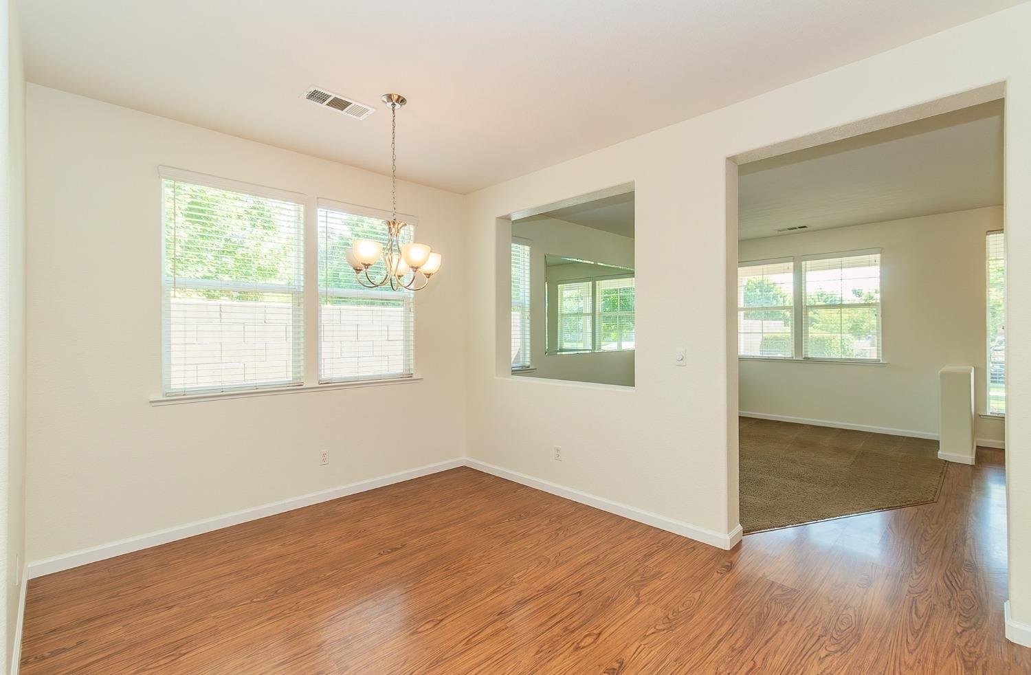 N Sheldon Ct, Reedley, CA 93654