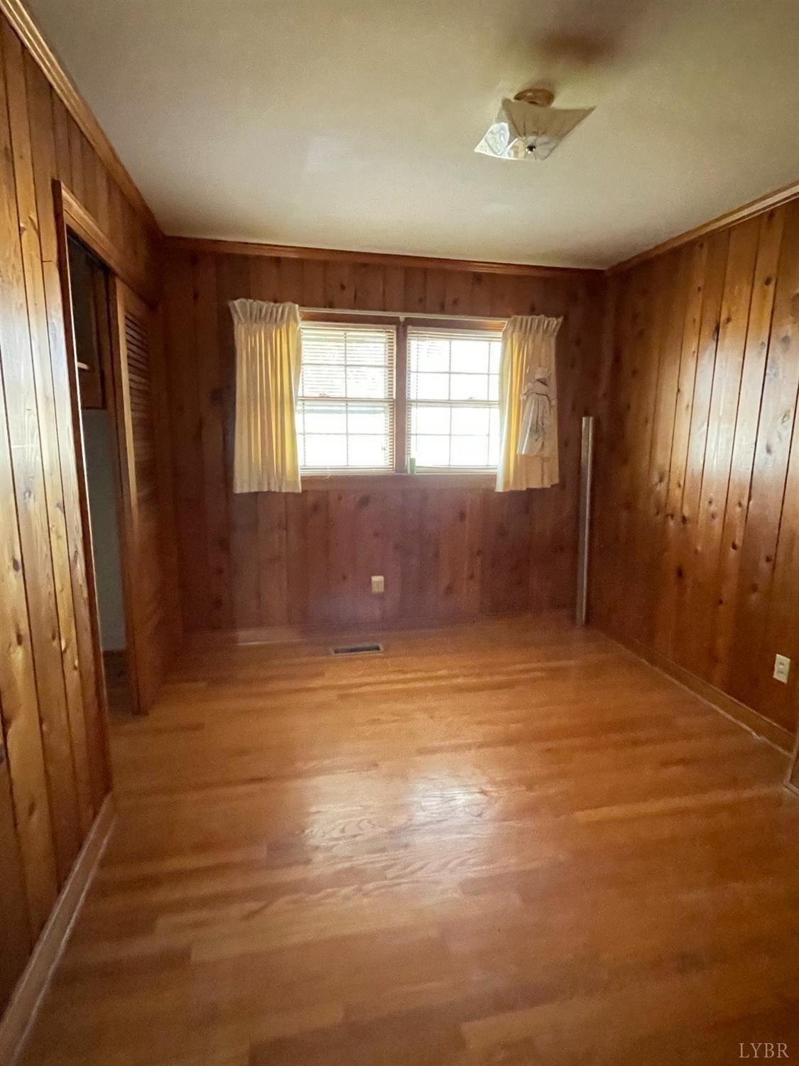 Laurel Dr, Madison Heights, VA 24572