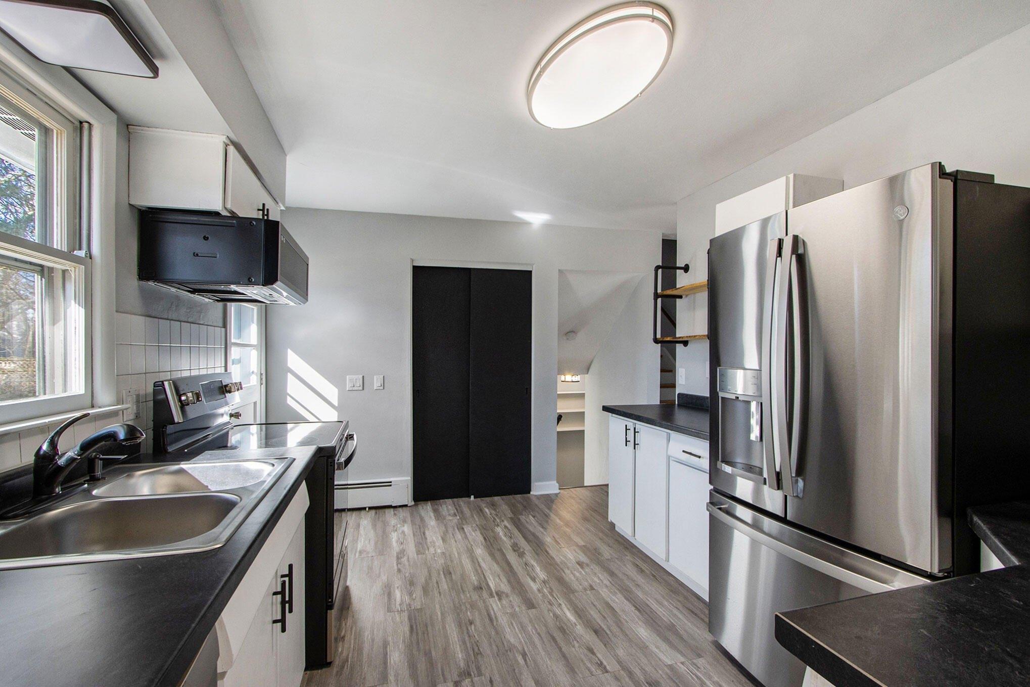 Radcliffe Ave, Portage, MI 49024