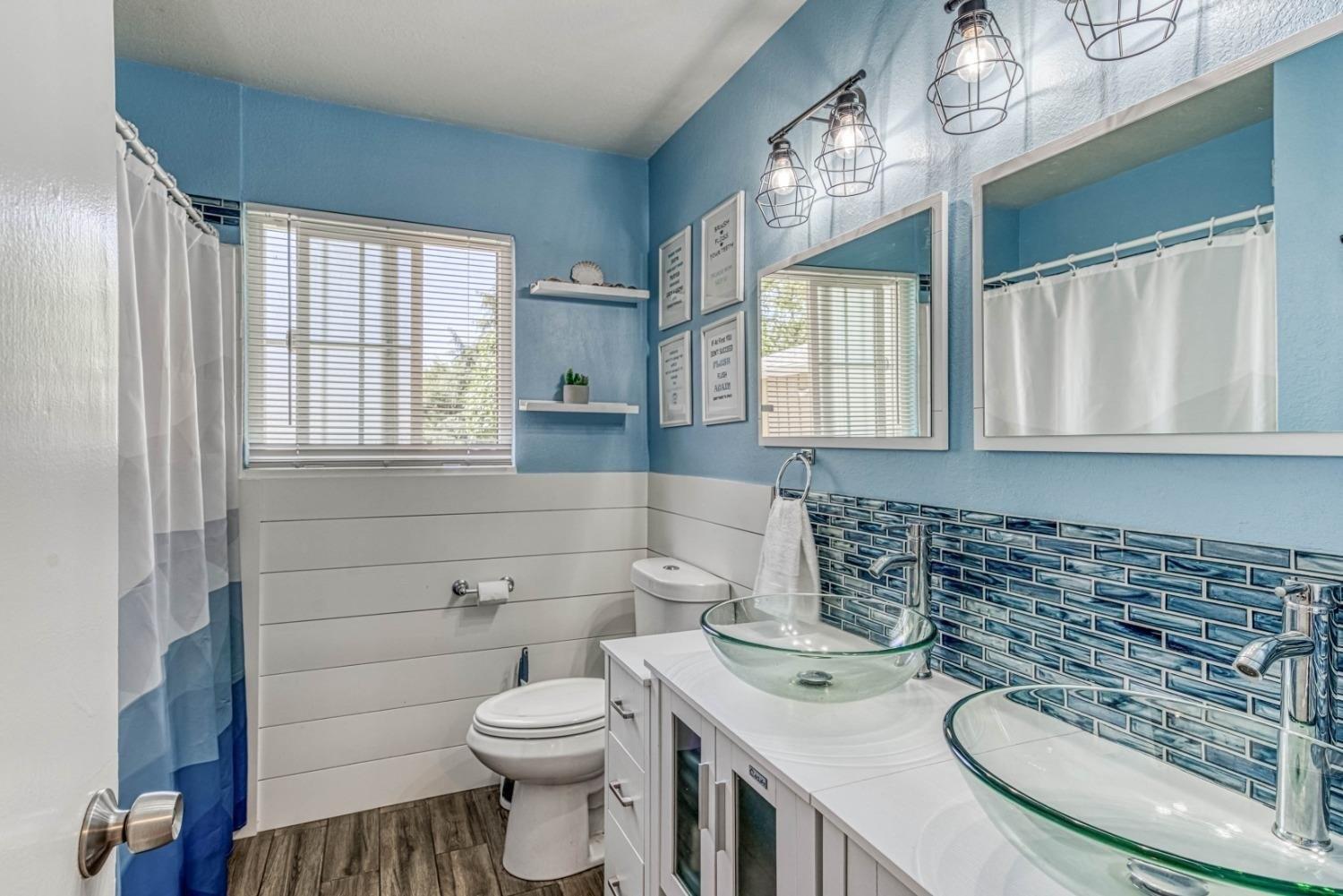 E Loftus Ln, Fresno, CA 93710